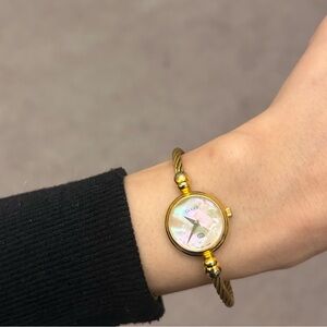 Gucci 2700L Gold Wrist Watch